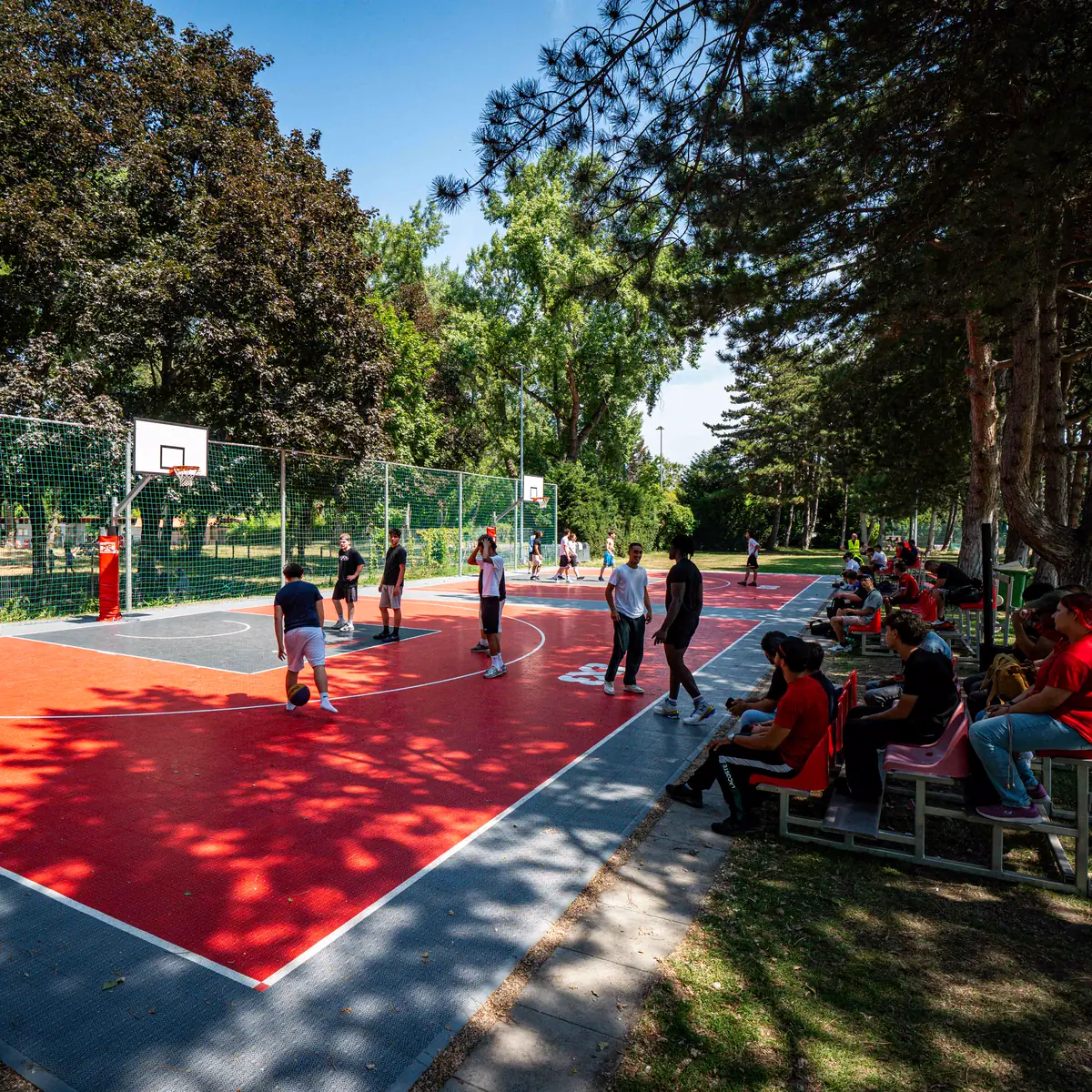 3x3-Court mit Spielern und Zuschauern