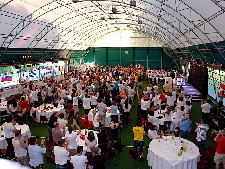 Eventhalle / Kunstrasenhalle