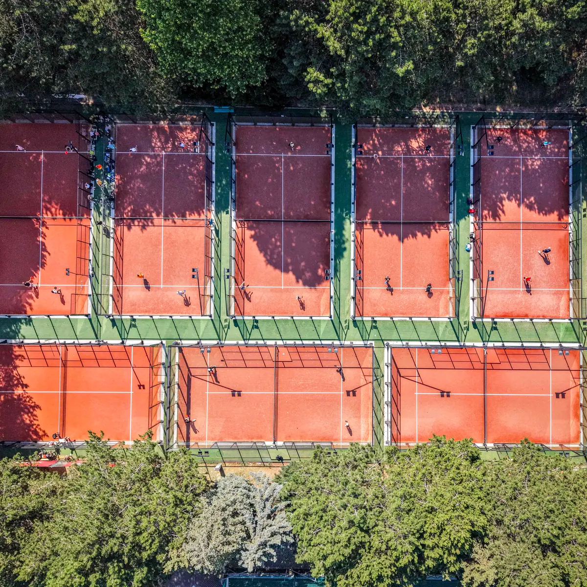 Padeltennis-Anlage aus der Luft