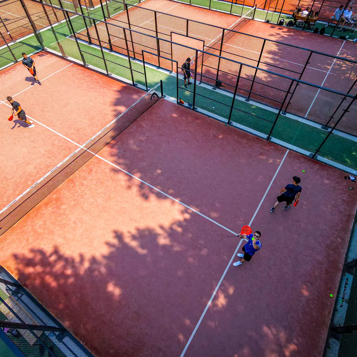 Padeltennis-Court aus der Vogelperspektive