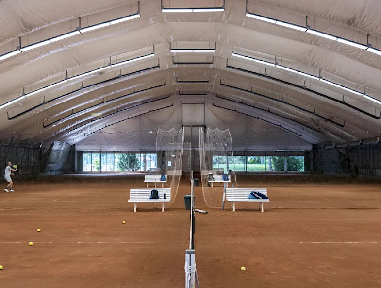 Abendbeleuchtung Tennis